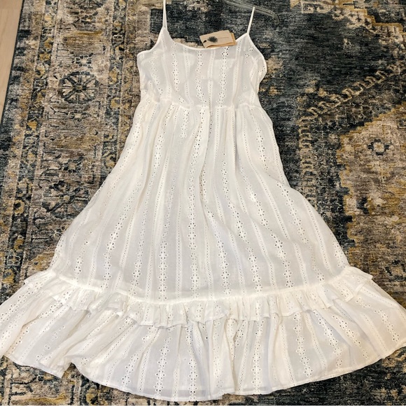 Label Of Love Dresses & Skirts - NEW Label of Love White eyelet Dress M